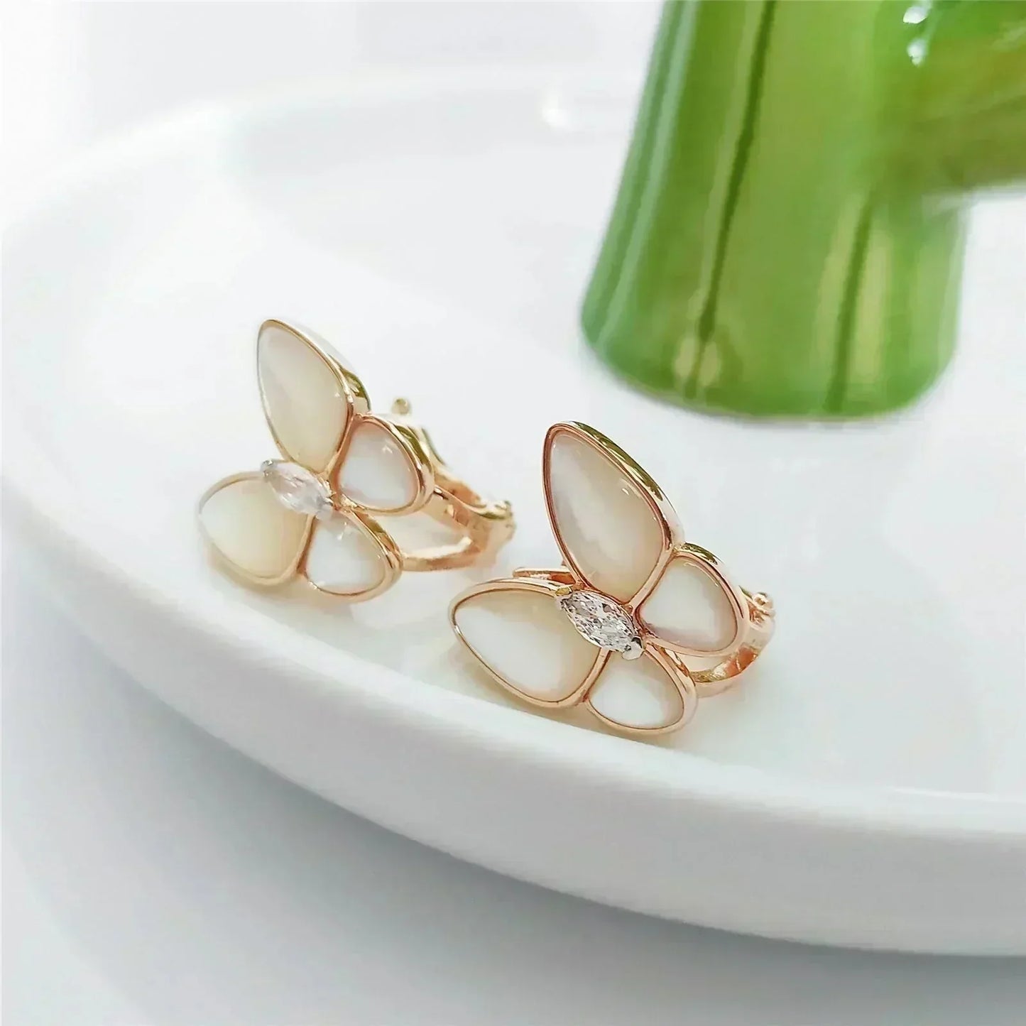 [Triumph Jewelry]BUTTERFLY MOP DIAMOND EARRINGS
