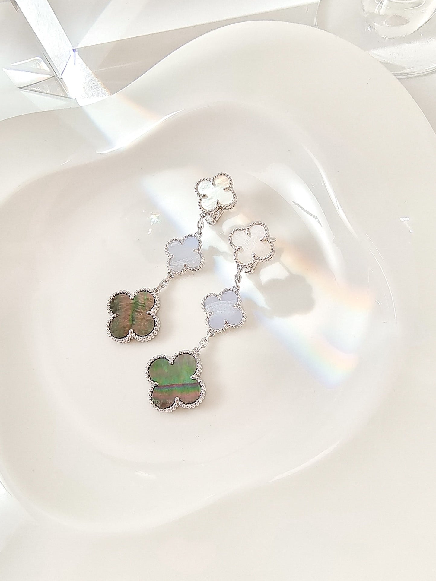 [Triumph Jewelry]CLOVER 3 MOTIFS CHALCEDONY DARK MOP SILVER EARRINGS