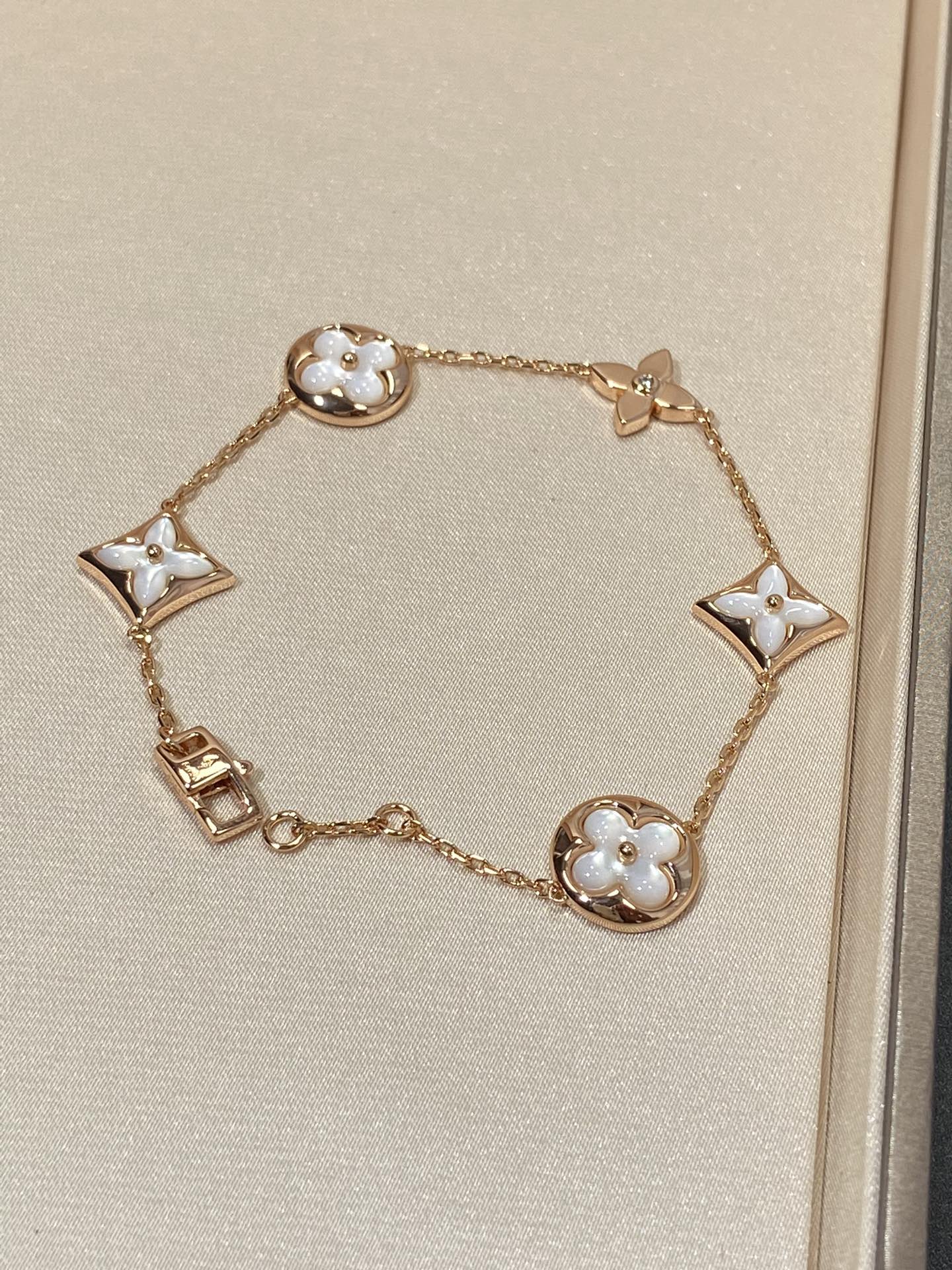 [Triumph Jewelry]STAR AND SUN 5 MOTIF MOP PINK GOLD BRACELET