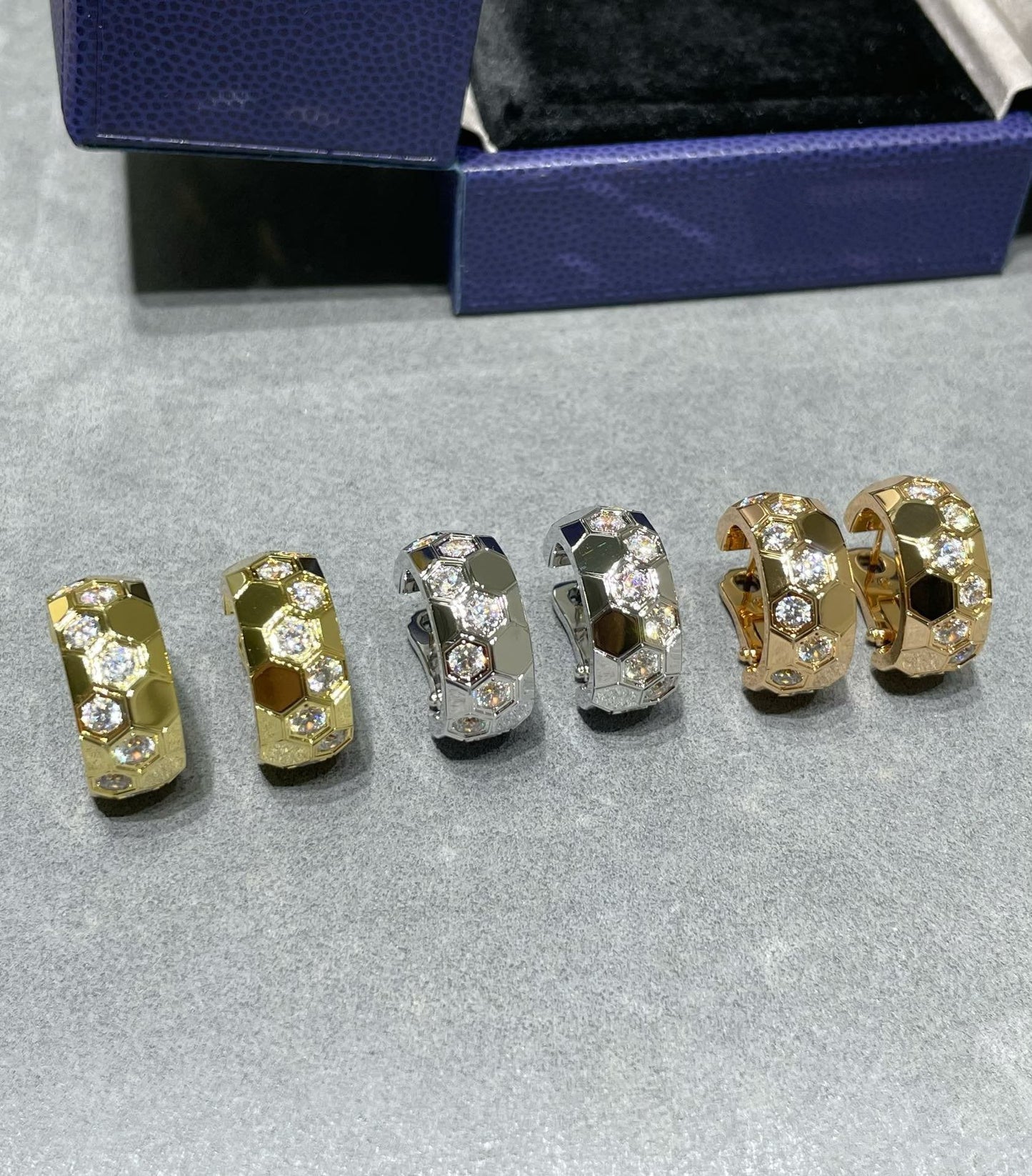 [Triumph Jewelry]BEE LOVE DIAMOND HOOP EARRINGS