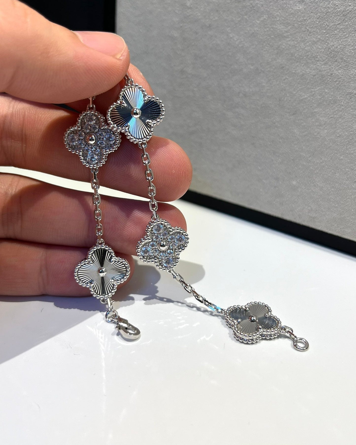 [Triumph Jewelry] CLOVER 5 MOTIF LASER BRACELET COLLECTION