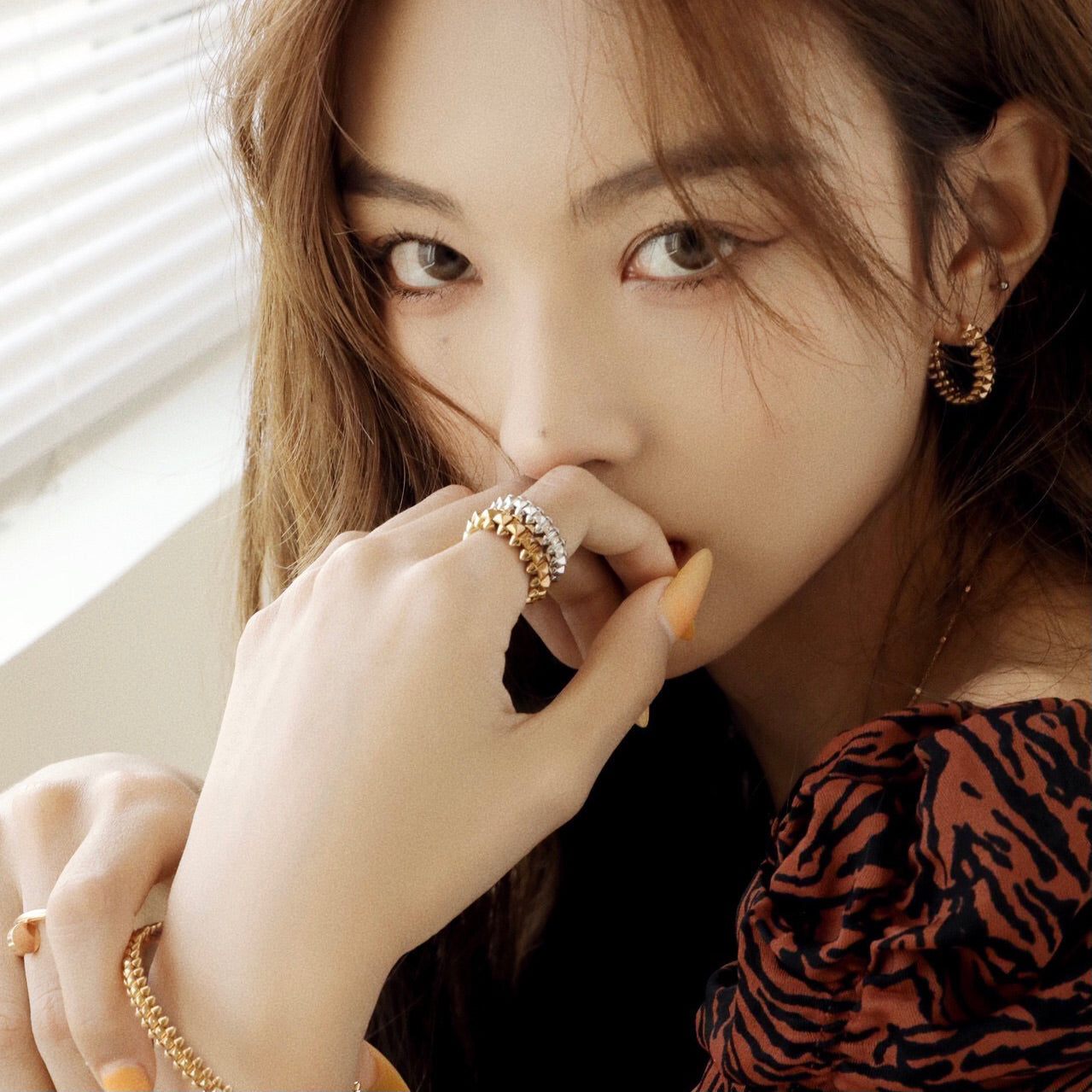 [Triumph Jewelry]CLASH SMALL HOOP EARRINGS