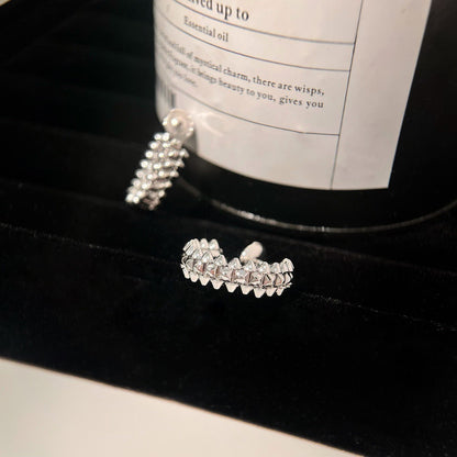 [Triumph Jewelry]CLASH SMALL HOOP EARRINGS
