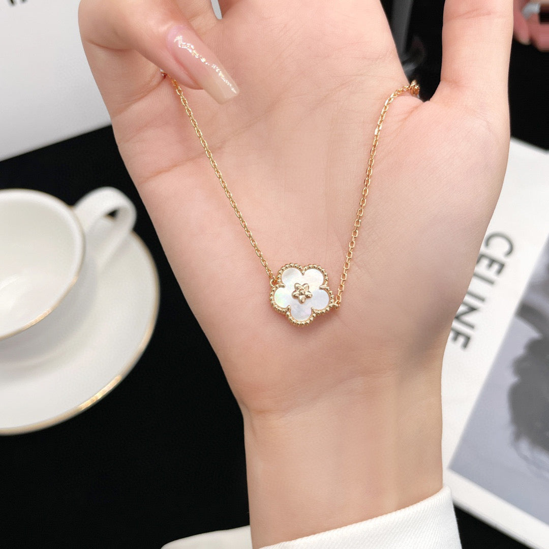 [Triumph Jewelry]LUCKY  WHITE MOP  PLUM BLOSSOM NECKLACE