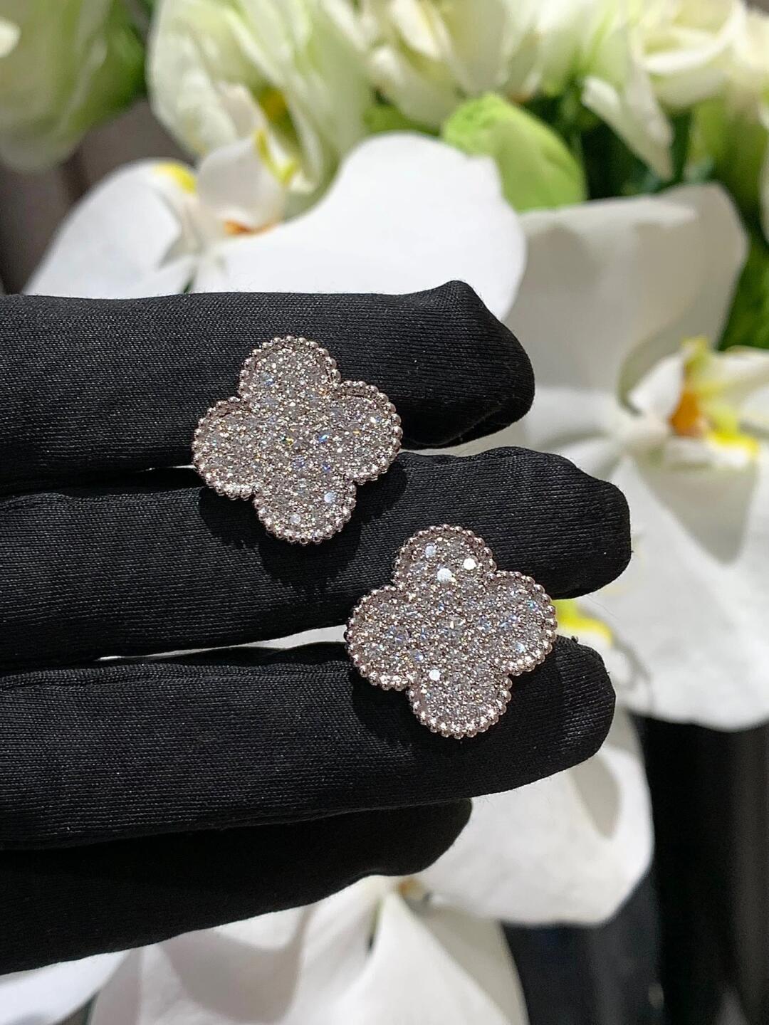 [Triumph Jewelry]CLOVER 20MM MOTIFS DIAMOND STUD EARRINGS SILVER